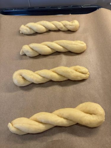 Treccine dolci pasquali