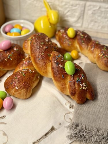 Treccine dolci pasquali