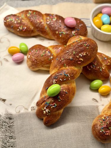 Treccine dolci pasquali
