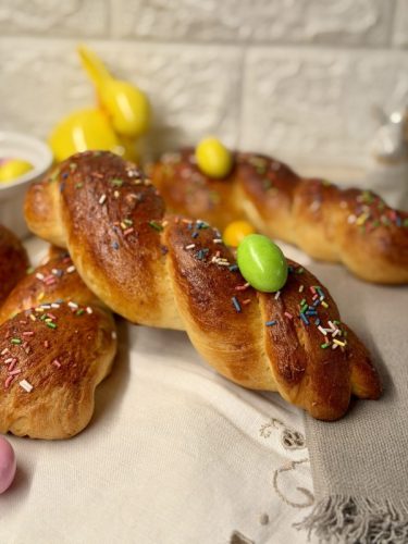 Treccine dolci pasquali